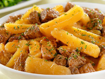 Carne cozida com mandioca Carne cozida com mandioca