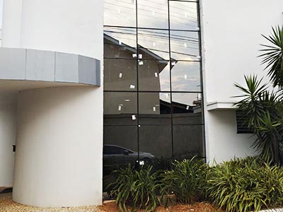 Fachada em vidro espelhado Fachada em vidro espelhado
