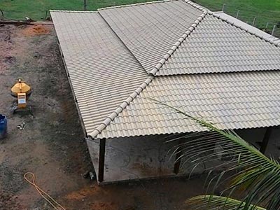 Casa coberta com telha Casa coberta com telha