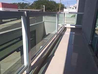 Estrutura para fechamento de sacada Estrutura para fechamento de sacada
