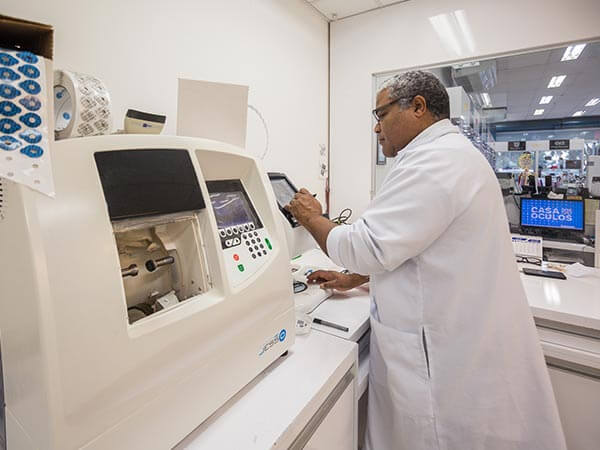 nosso profissional vai montar e entregar os seus óculos em até 1 hora nosso profissional vai montar e entregar os seus óculos em até 1 hora