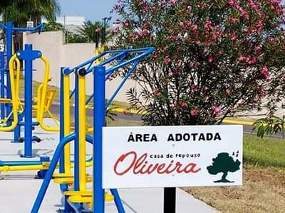 Área verde com árvores frutíferas Área verde com árvores frutíferas