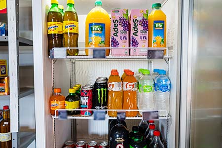 Refrigerantes, sucos e energéticos Refrigerantes, sucos e energéticos