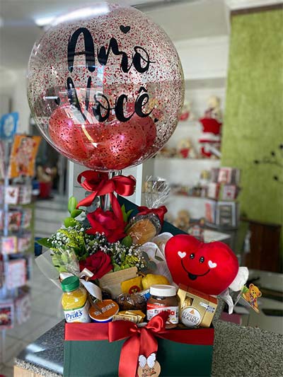 Cesta de presente com balão cesta de presente com balão