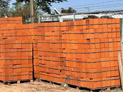 Tijolos de diversos tamanhos e furos Tijolos
