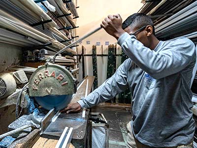 Maquinário de ponta para trabalho com vidraçaria