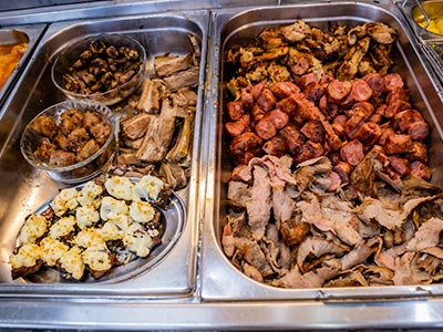 Carnes, linguiças e acompanhamentos Acompanhamentos