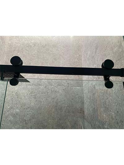 Box correr modelo Lumine com roldanas expostas box correr modelo lumine com roldanas expostas