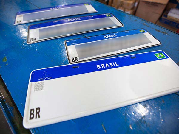 Confecção de todos os modelos de placas no padrão Mercosul Confecção de placas no padrão Mercosul