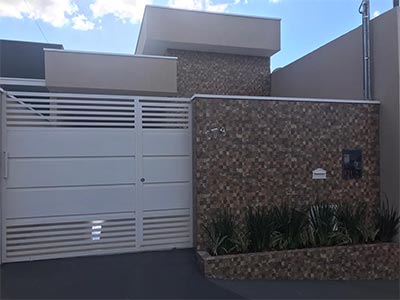 Revestimento externo em uma residência Revestimento externo em uma residência