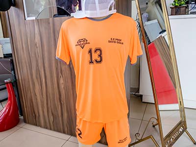 Diversos modelos de uniformes esportivos Uniformes esportivos