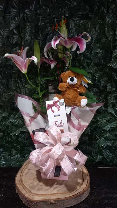 Flor com pelúcia flor com pelúcia
