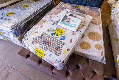 Colchões de mola e de espuma Colchões de solteiro e casal