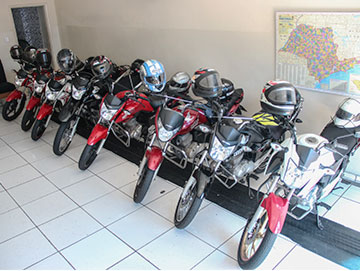Motos