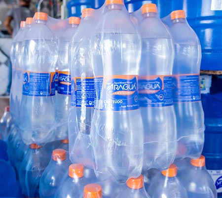 Garrafa de água co me sem gás 1,5 litros Garrafa de água co me sem gás 1,5 litros