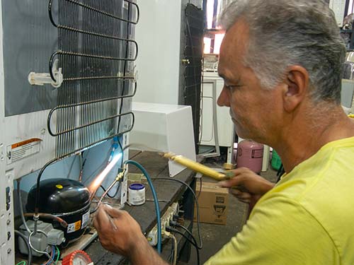 Conserto de refrigeradores Manutenção em geladeira