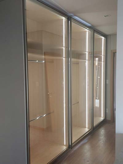 Closet com porta de vidro closet com porta de vidro