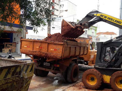 Remoção de terrena e limpeza de terreno Remoção de terrena e limpeza de terreno