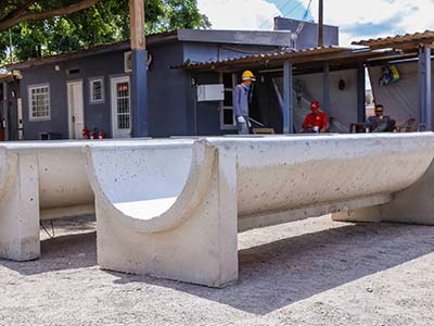 Cocho modelo J para confinamento