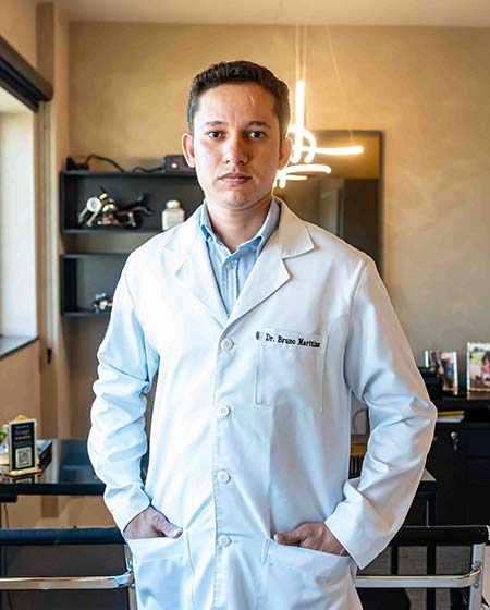 Dr. Bruno Marttins Dr. Bruno Marttins