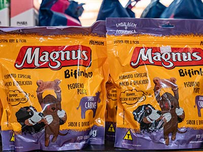 Bifinhos e palitos mastigáveis Bifinhos e palitos mastigáveis