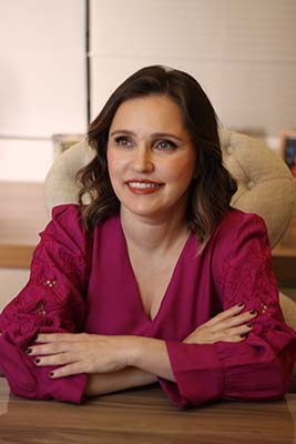 Dra. Anelisa Louzada Vicente Anelisa Louzada Vicente