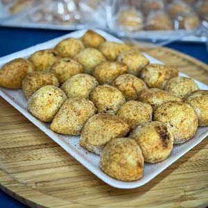 Bolinha de cabotiã e carne seca Bolinha de cabotiã e carne seca