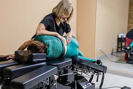 Treino focado na estabilidade e fortalecimento muscular para sustentação da coluna treino funcional terapêutico