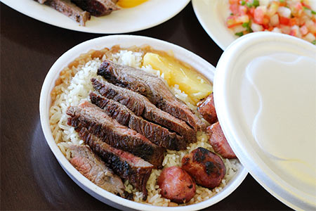 marmitex marmitex com carne linguiça arroz farofa