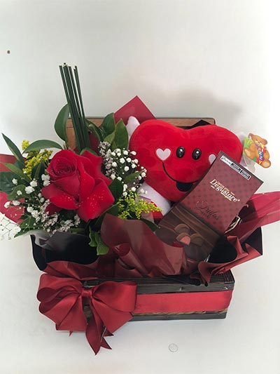 Baú Love coração com chocolates