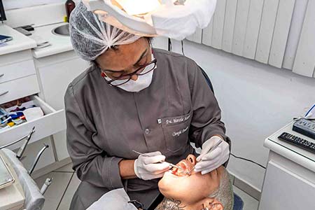 Dra. Marcela Azevedo de Aquino | CRO 51993-SP | Dentista especialista em implantodontia Dra. Marcela Azevedo de Aquino