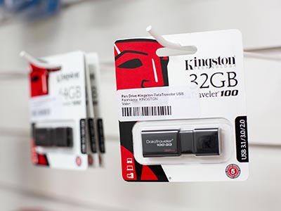 Pen drives com diversas capacidades de armazenamento Pen drive