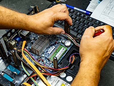Assistência técnica em notebooks, computadores, impressoras, monitores e no-breaks Assistência técnica