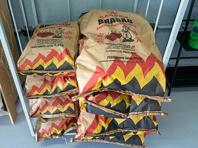 Acessórios para churrasco Churrasqueira portátil e sacos de carvão