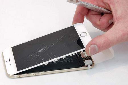 Troca de tela celular com a tela quebrada