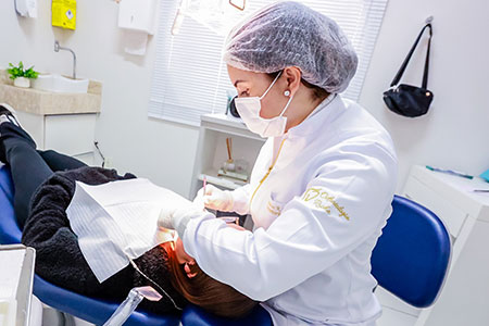 Dra. Andressa Ribeiro de Souza Rocha | CRO 121148 | Clínica geral e especialista em tratamento de canal (endodontia) Dra. Andressa Ribeiro de Souza Rocha