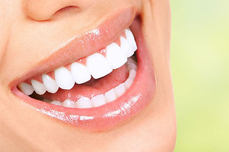 Clareamento, restauração e extração de dentes , além de próteses e dentaduras removíveis e fixas estética odontológica