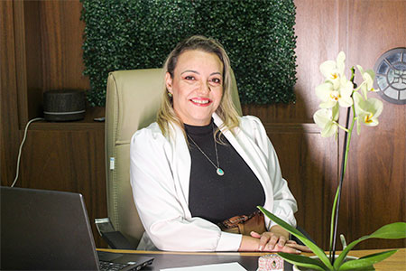 Médica Infectologista e Tricologista | CRM-SP: 161.858 | RQE-SP: 77.319 CRM-MS: 7890 | RQE-MS: 6.222 Camila Mendonça Bravo