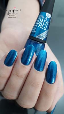 cuidados de beleza esmalte azul
