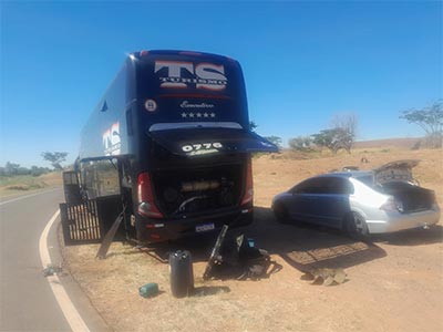 auto socorro de ônibus na estrada