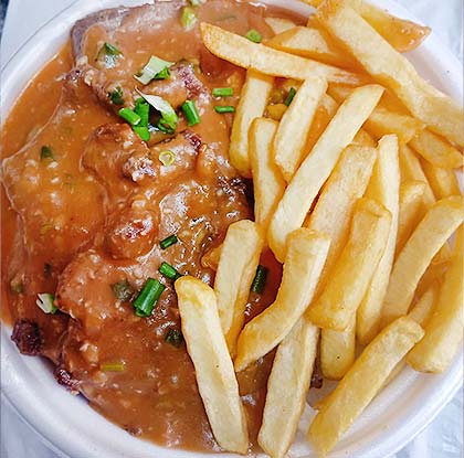 Bife de carne ao molho madeira Bife de carne ao molho madeira
