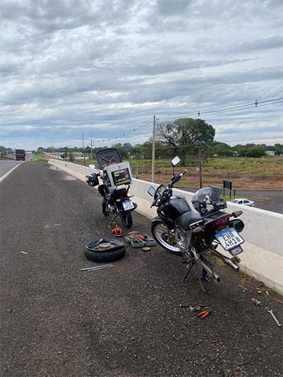 troca do pneu da moto