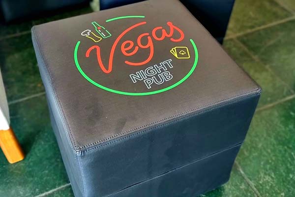 Puff com logo personalizada Puff com logo personalizada