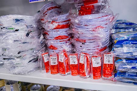 pratinhos e copos mini descartáveis