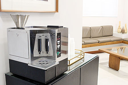 sala de espera com café e água sala de espera com café e água