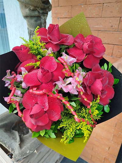 buquê de de 6 rosas