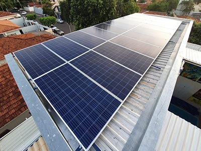 Painel solar instalado em uma casa Painel solar instalado