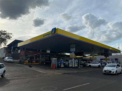 Painel solar instalado em posto de combustível Painel solar instalado em posto de combustível