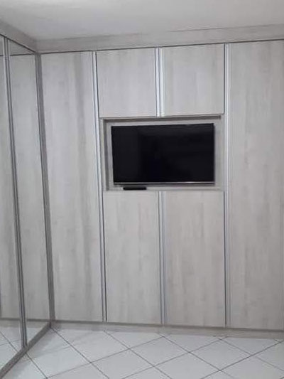 Closet com TV closet com tv