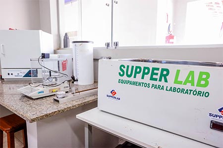 laboratório equipado laboratório equipado